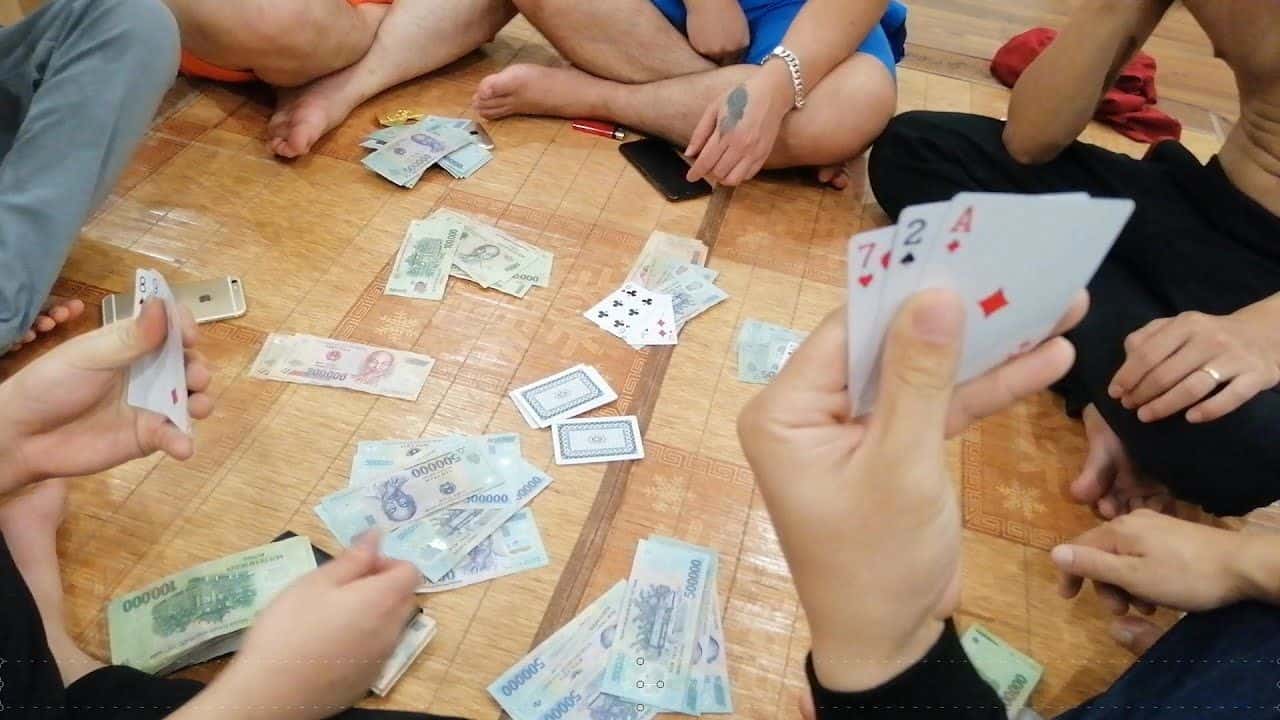 cờ bạc tan cửa nát nhà, cờ bạc truyền thống, chơi bài truyền thống