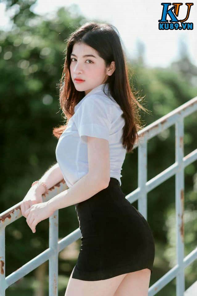 Gái Xinh Đồ Công Sở Khoe Đường Cong