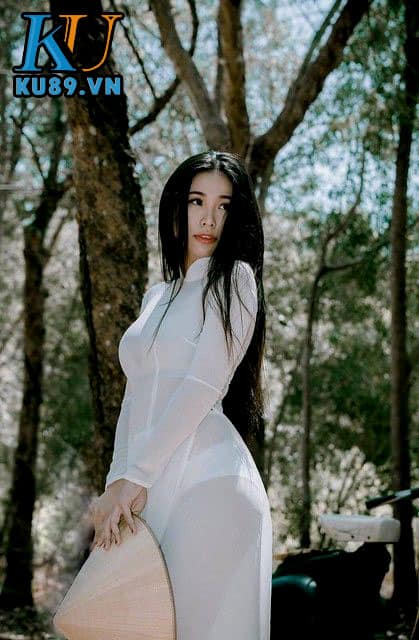 Gái Xinh Đồ Công Sở Khoe Đường Cong