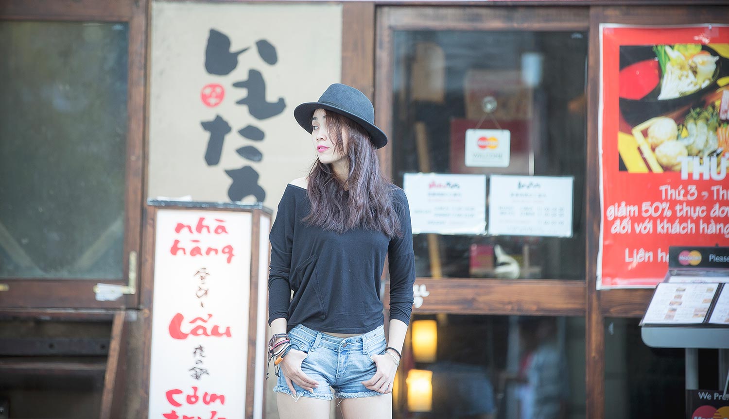 gái xinh nóng bỏng bên hồ bơi vòng ba gợi cảm 