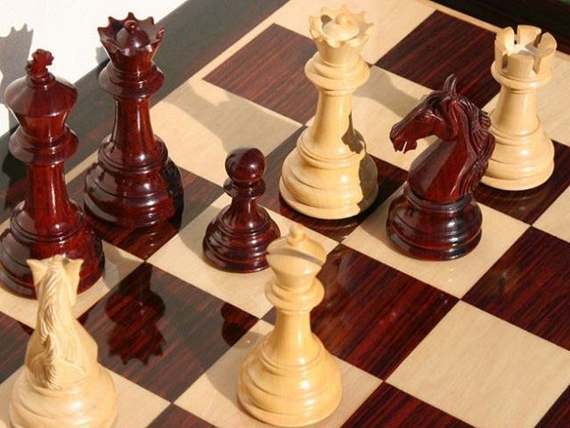 Sử dụng các bước di chuyển bốn chiều để kiểm tra bạn đồng hành của học giả