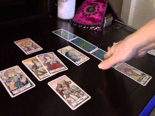 Những câu hỏi không nên dùng trong câu hỏi khi xem bài tarot