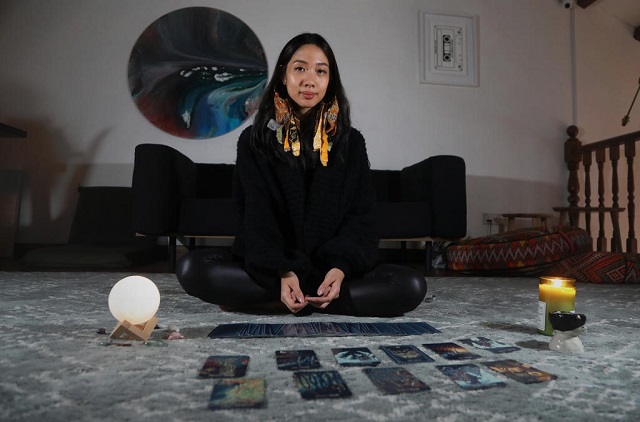 Khi xem bài Tarot ở Sài Gòn, bạn nên chuẩn bị những câu hỏi liên quan để dễ dàng tìm được câu trả lời chính xác nhất.