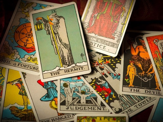 Sử dụng bài để xem bói bài Tarot tại TP.Họ có thể giúp bạn điều hướng các bước tiếp theo