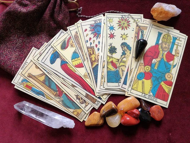 Xem bài Tarot TPHCM bất cứ lúc nào, và đừng để kinh nghiệm của người khác ảnh hưởng đến bạn. 