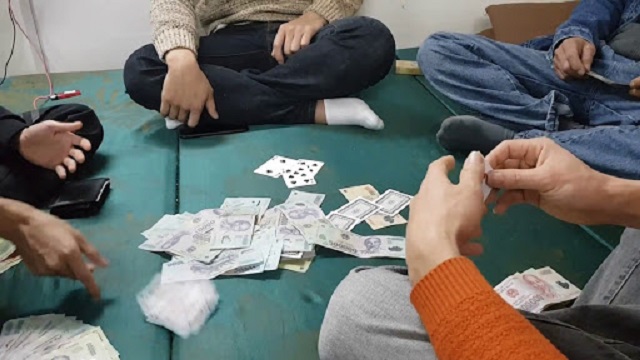 7 Điểm của Poker cay được tính vào số tiền đặt cược của mọi người