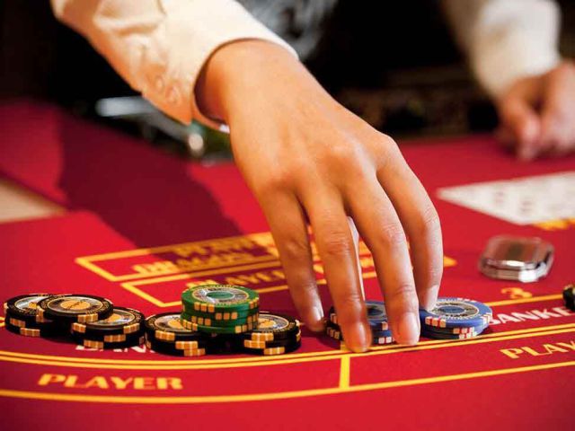 Baccarat là cách dễ kiếm tiền nhất