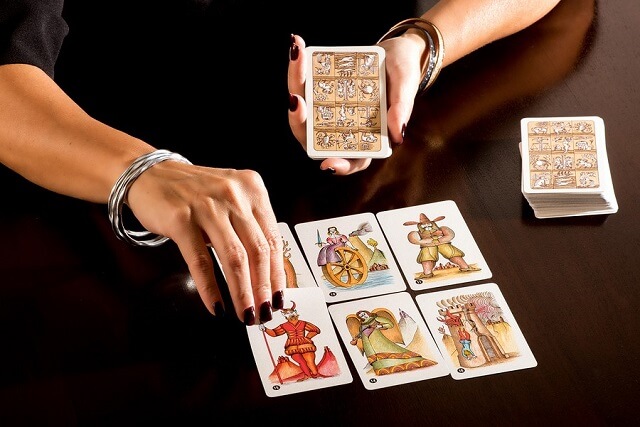 Bạn nên biết nhiều cách ngâm bài tarot
