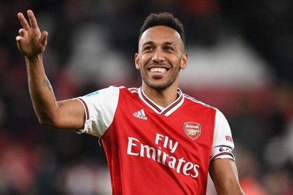 Aubameyang là tiền đạo đầu tiên của Arsenal