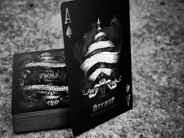Solitaire đen Arcane xinh đẹp