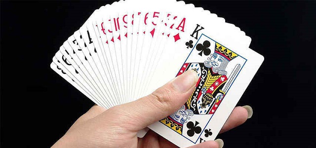 Nhớ các quân bài quần áo giống nhau cũng là một cách nhớ bài hiệu quả.