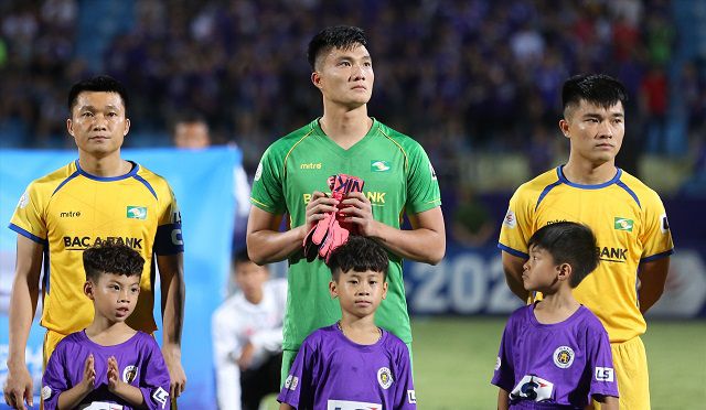 Thủ môn Văn Hoàng thi đấu ổn định