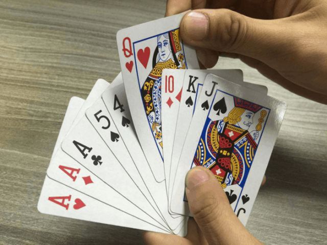 Cách sếp bài tiến lên là một bước quan trọng trước khi bắt đầu mỗi ván bài