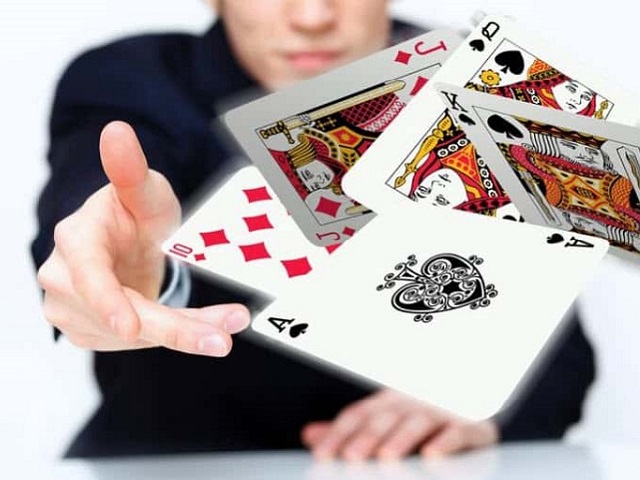 Chơi bài có thể chứa đến 4 người không hấp dẫn