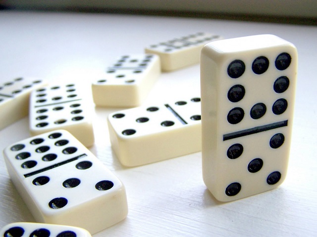 Cách chơi bốn mươi hai quân cờ domino