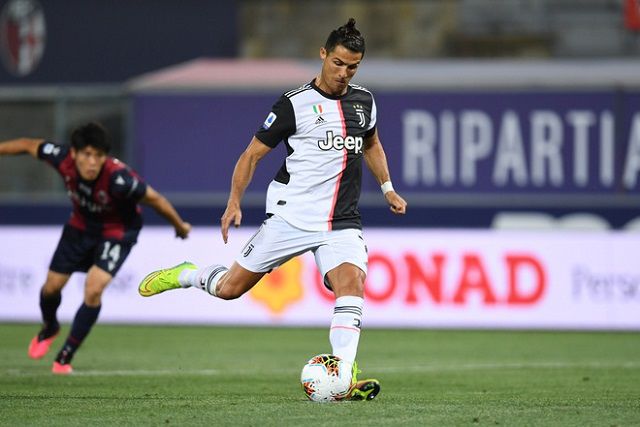 Ronaldo trở thành người Bồ Đào Nha ghi nhiều bàn thắng nhất ở Serie A
