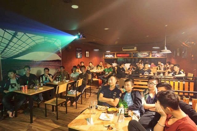 Cà phê bóng đá hà nội và nhạc sống là những quán cà phê bóng đá mà người hâm mộ không thể bỏ qua