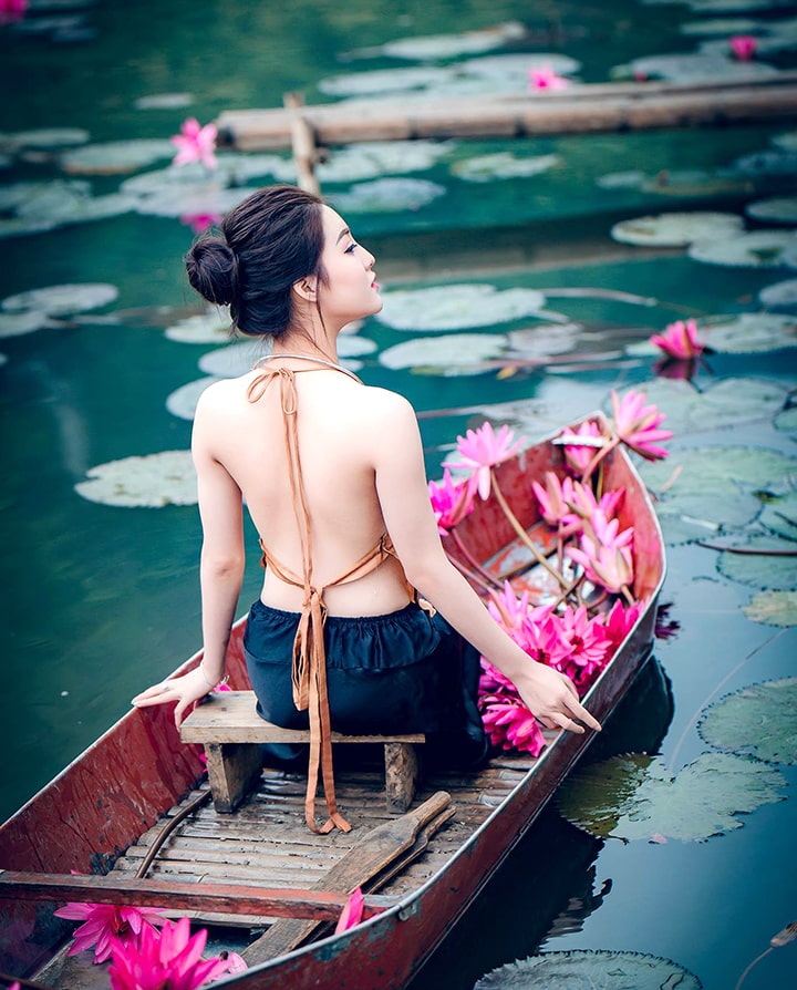 Cô ong trắng xinh đẹp trở lại 