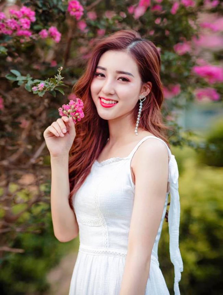 Kina mang vẻ đẹp dịu dàng pha chút quyến rũ