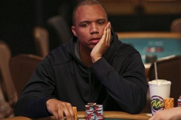 Phil Ivey là một người chơi poker chuyên nghiệp