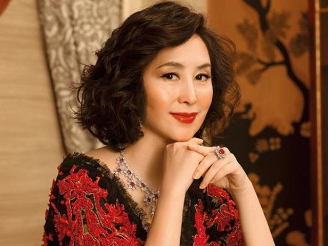 Pansy Ho là nữ tỷ phú sòng bài cực xinh đẹp
