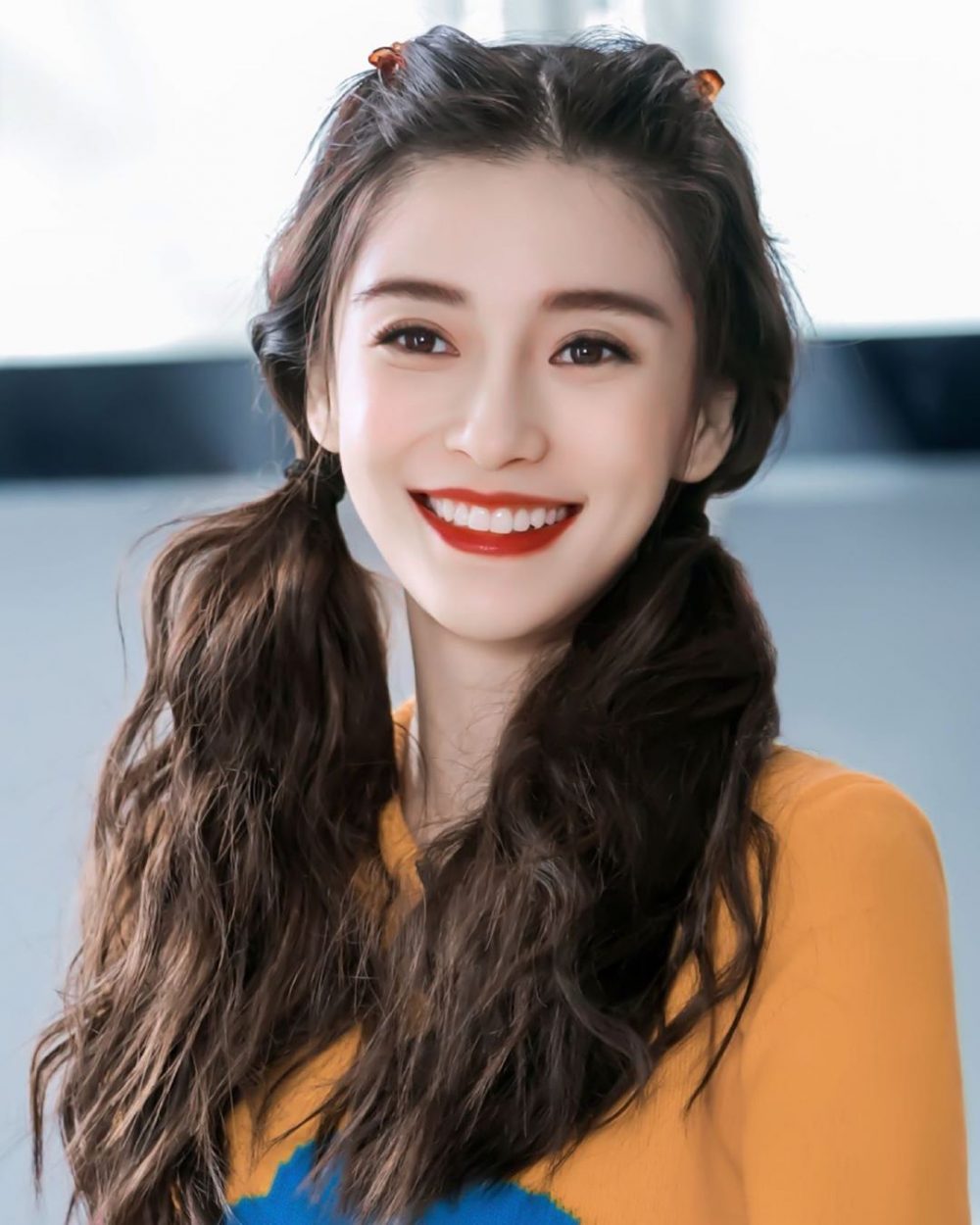 n%C6%B0 nghe đắm đuối tung la nguoi mau nhi lúc moi vao nghe e1595426845318 - Angela Baby: Bóng hồng Trung Quốc hay nữ vương của những thị phi