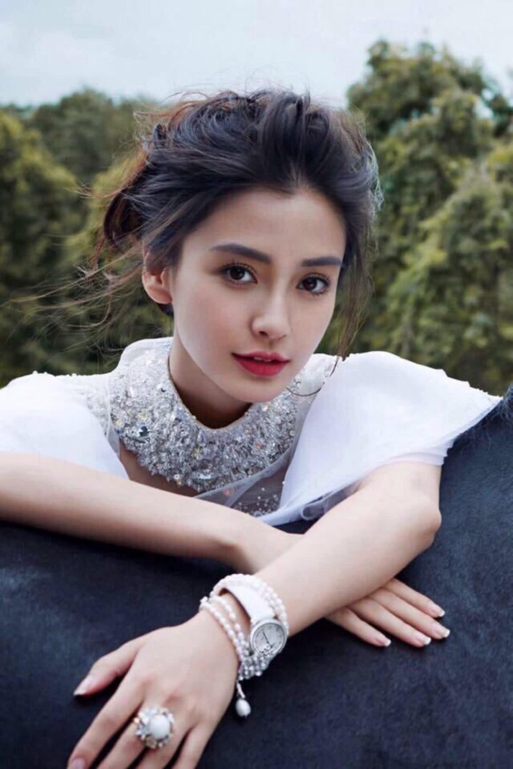 nu nghe say đắm duoc ban be yeu quy nho guong mat bau binh e1595426556504 - Angela Baby: Bóng hồng Trung Quốc hay nữ vương của các thị phi