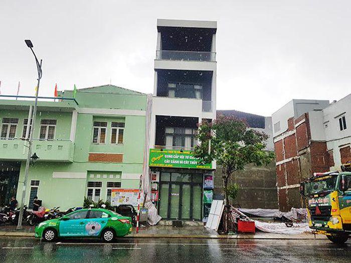 Nằm mơ thấy nhà nghiêng có ý nghĩa gì? Gọi đến số nào? 2010075696