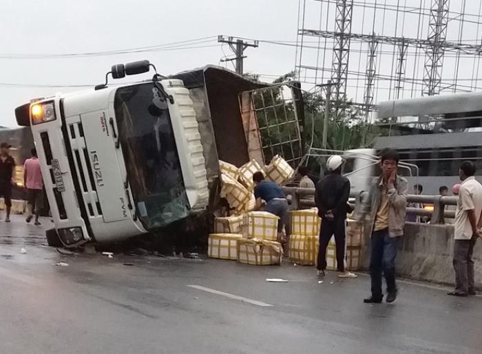 Nằm mơ thấy lật xe và trúng số độc đắc có ý nghĩa gì? 2093662289
