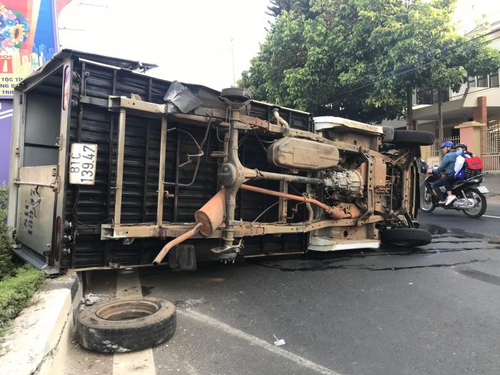 Nằm mơ thấy lật xe và trúng số độc đắc có ý nghĩa gì? 2093662289