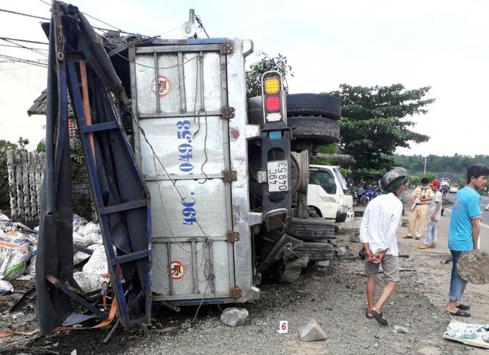 Nằm mơ thấy lật xe và trúng số độc đắc có ý nghĩa gì? 2093662289