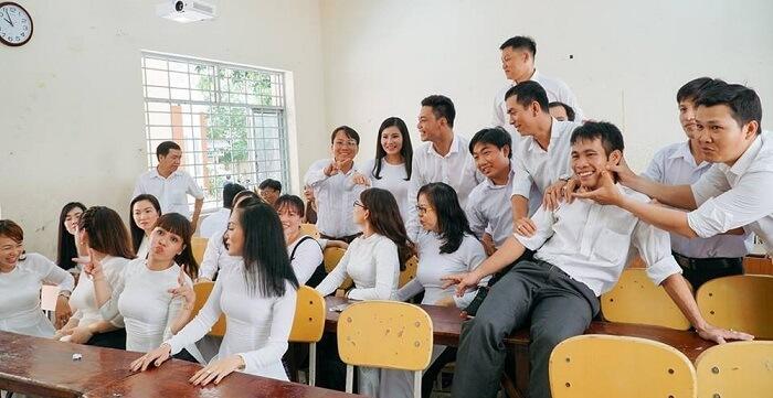 Nằm mơ thấy hội viên học cũ có ý nghĩa gì? Những con số may mắn là gì?