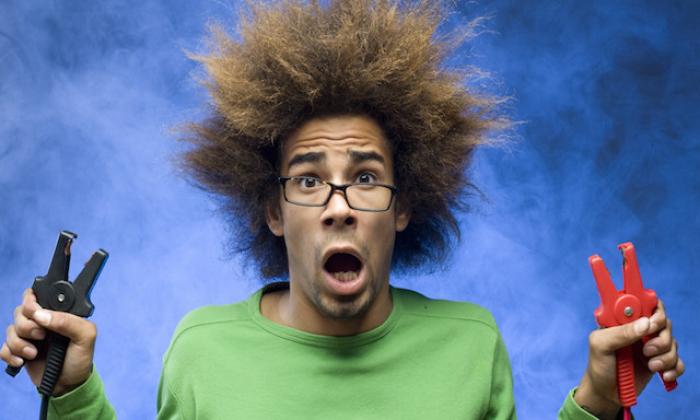 Nằm mơ thấy bị điện giật là điềm tốt hay điềm xấu?
