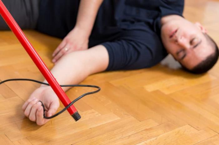 Nằm mơ thấy bị điện giật là điềm tốt hay điềm xấu?