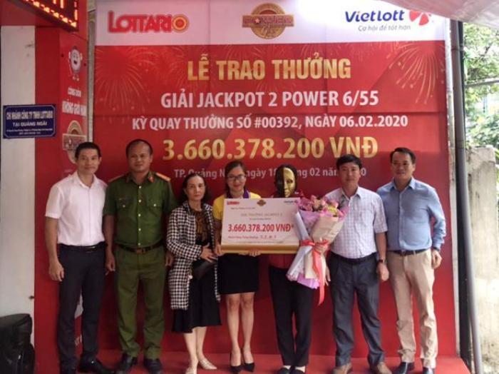 Trả lời câu hỏi 1 ngày có bao nhiêu người trúng số?