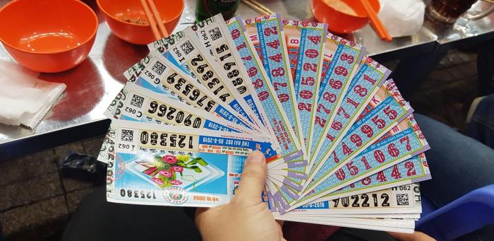 Tại sao mua vé số nhưng không bao giờ trúng thưởng? Nó nên tiếp tục hay dừng lại?