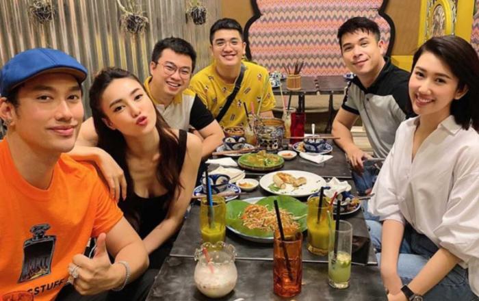 Nằm mơ thấy mình ăn tối với hội viên bè có ý nghĩa gì?