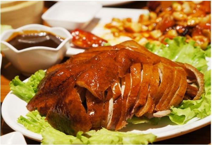 Nằm mơ thấy vịt quay đánh con gì?