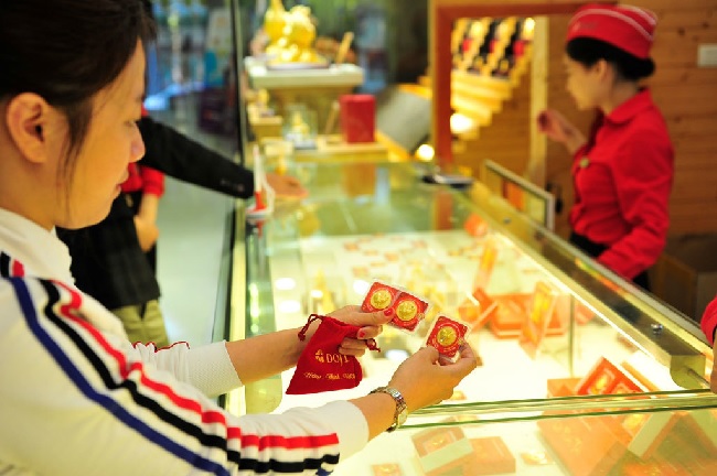 Mua rượu trong thang máy ngay bây giờ