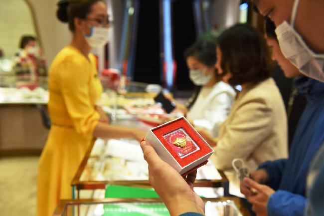 Mua rượu bằng than bây giờ có được không?