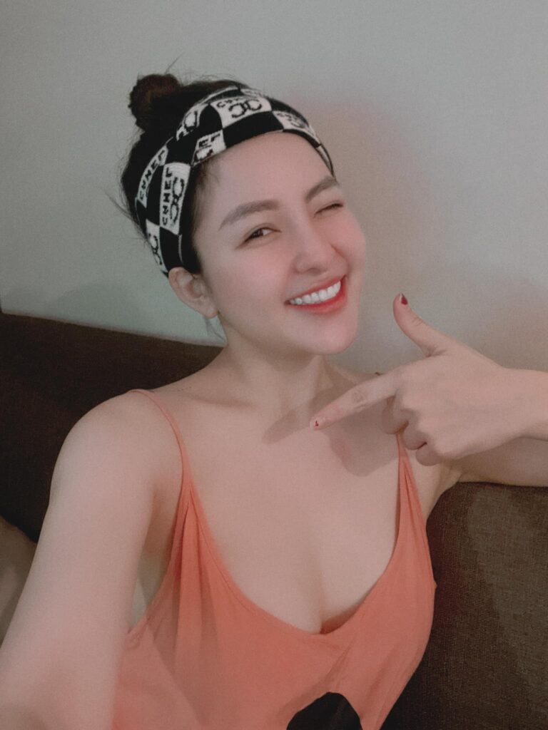 Dĩ An là ai? Đời tư của nhiều hot girl 9X Hà Thành 12 Hình ảnh mới nhất của Hot girl Trâm Anh