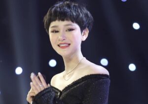 ca si Hiền hồ là ai?