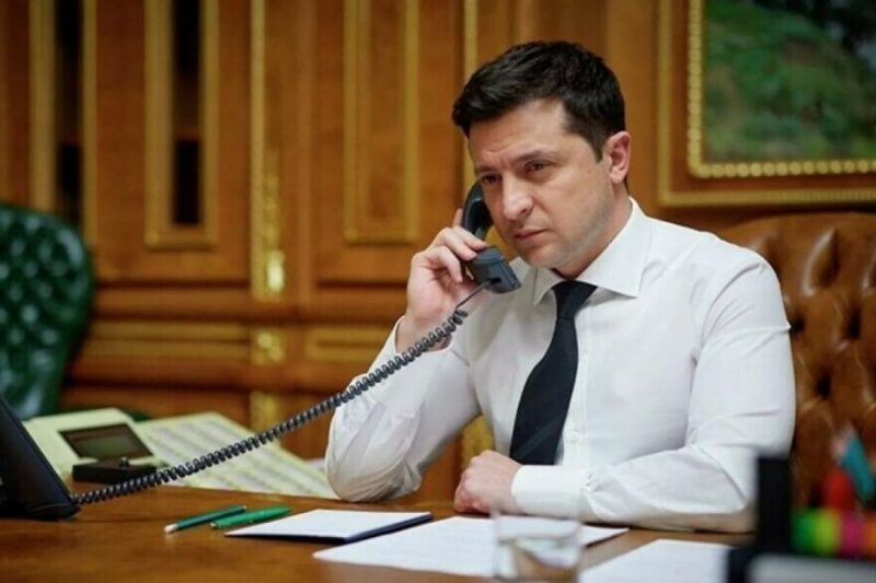 Nuôi ong Volodymyr Zelensky
