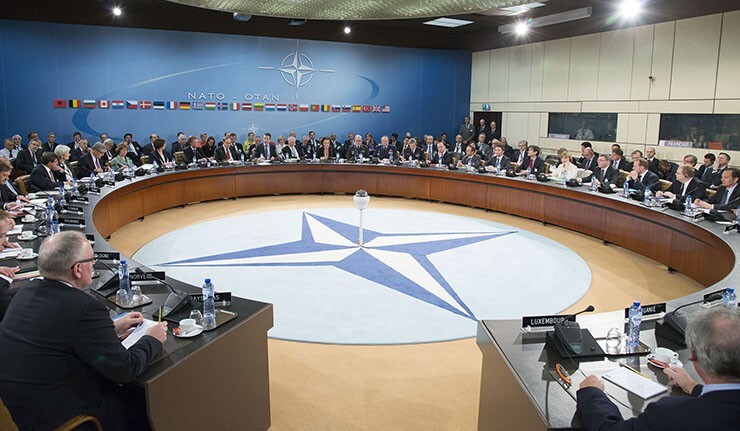 NATO là gì? Tại sao Ukraine vẫn chưa là thành viên NATO? NATO