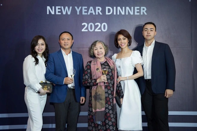 Ông chủ của gia đình Sun Jin là ai? Mẹ vợ của He Ren có quyền lực như thế nào? Sầm Nguyễn Thị Sơn